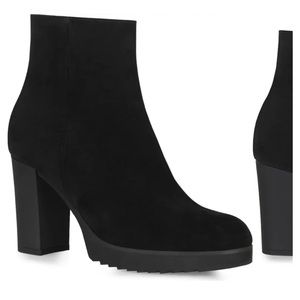 Brand new LA CANADIENNE boots